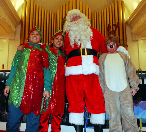 56_SantaRudyElves